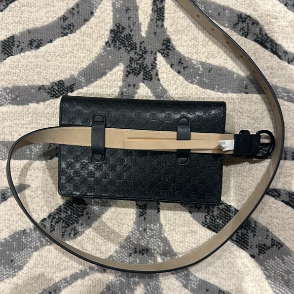 BEAUTIFUL Giani Bernini
Buckle Logo Fanny Pack. BRAND NEW - Picture 10 of 13